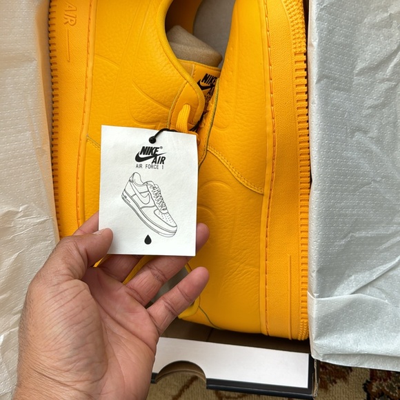 Men’s Nike Air Force 1 Low All Yellow Size 8.5 DEADSTOCK - Picture 3 of 7